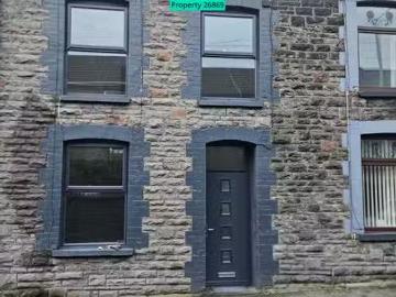 3 bedroom terraced house for rent in High Street, Porth, CF39