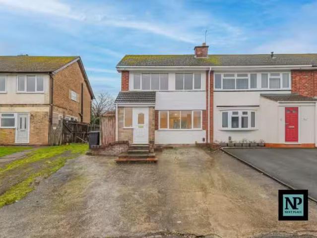 3 bedroom terraced house for rent in Highcliffe Road, Tamworth.
