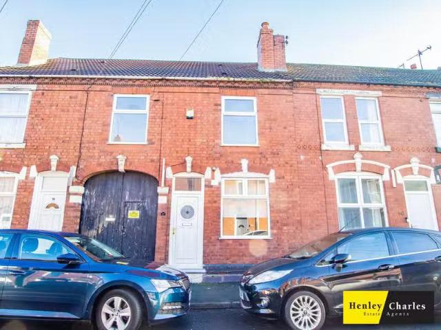3 bedroom terraced house for rent in Highfield Road, Rowley Re.