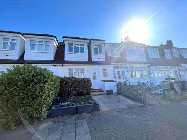 3 bedroom terraced house for rent in Hillcrest Road, Bromley.