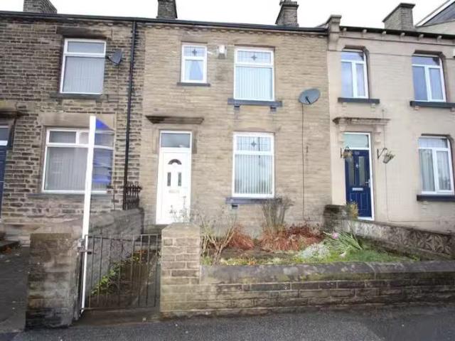 3 bedroom terraced house for rent in Huddersfield Road, Wyke.