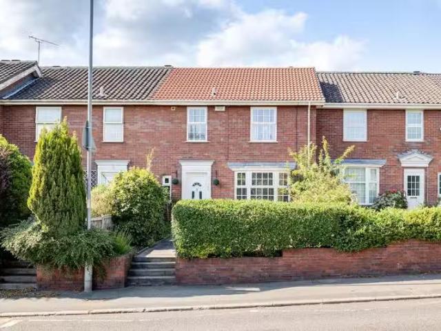 3 bedroom terraced house for rent in Overleigh Road, Chester.