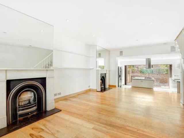 3 Bedroom Terraced House For Rent In London