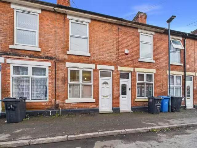 3 bedroom terraced house for rent in Leacroft Road, Normanton.