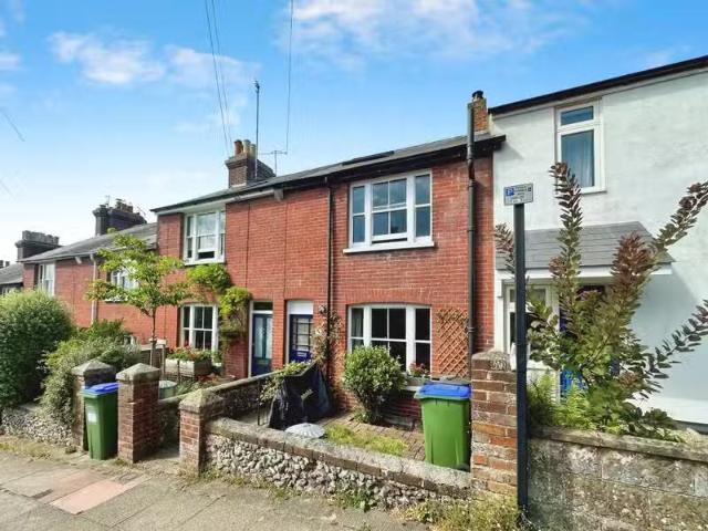 3 bedroom terraced house for rent in Leicester Road, Lewes, BN7