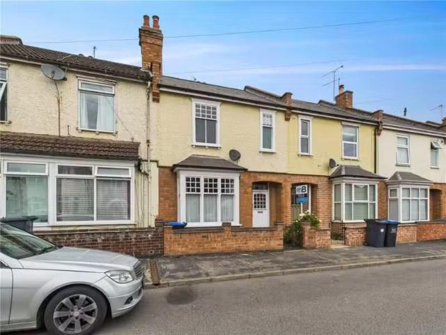 3 bedroom terraced house for rent in Llewellyn Road, Leamingto.