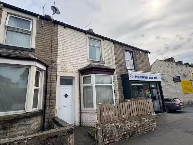 3 bedroom terraced house for rent in Lyndhurst Road, Burnley.