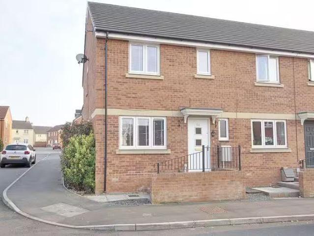 3 bedroom terraced house for rent in Mascroft Road, Trowbridg.