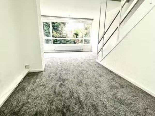 3 bedroom terraced house for rent in Merton Close, Oldbury, B68