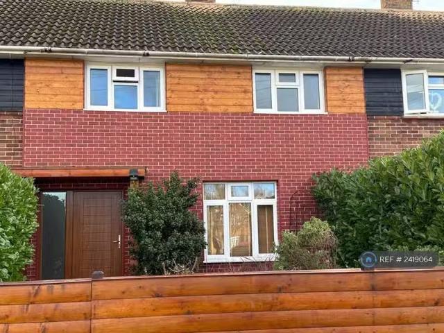 3 bedroom terraced house for rent in Palmerston Avenue, Goring.