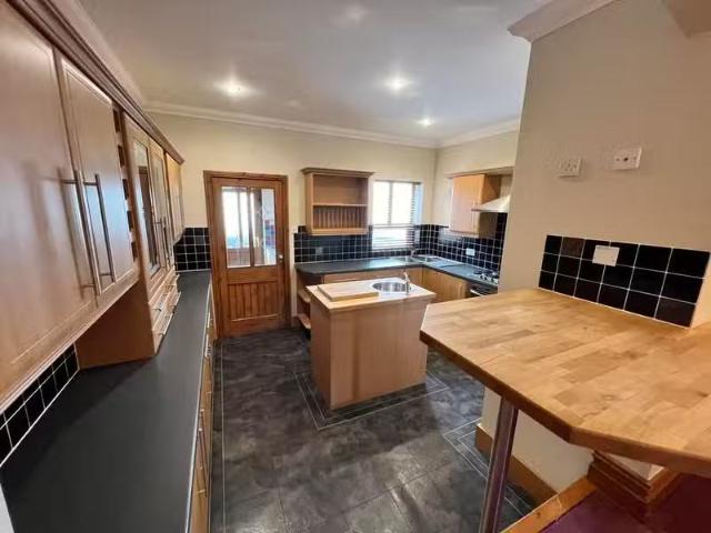 3 bedroom terraced house for rent in Park Road, Darwen, BB3