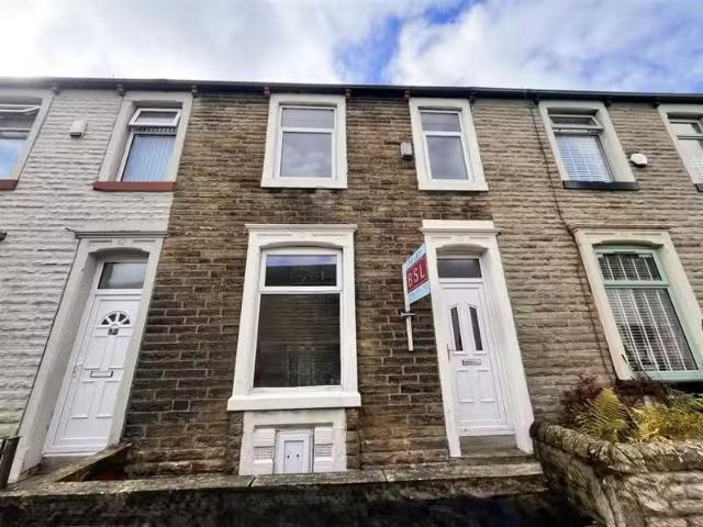 3 bedroom terraced house for rent in Queensberry Road, Burnley.