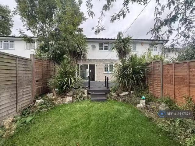 3 bedroom terraced house for rent in Ravens Close, Bromley, BR2