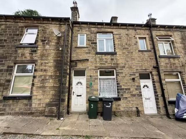 3 bedroom terraced house for rent in Ruby Street, Keighley, We.