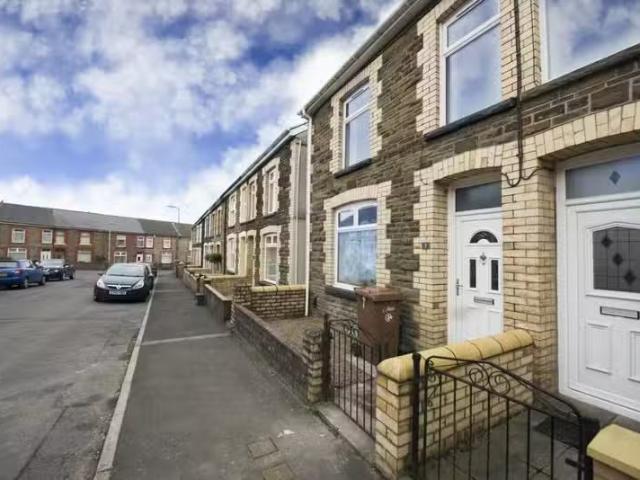 3 bedroom terraced house for rent in Woodland Place, Gilfach.