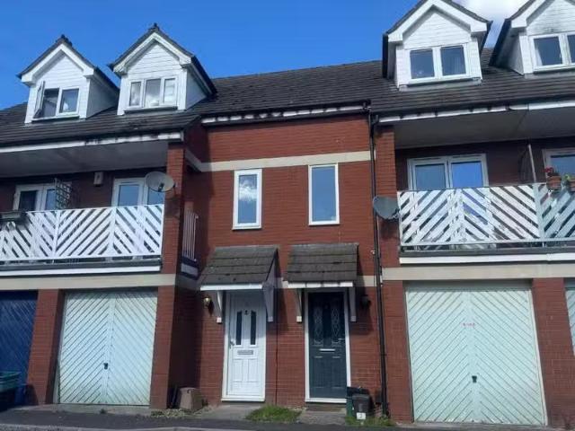 3 bedroom terraced house for rent in Wallbridge Avenue, Frome.
