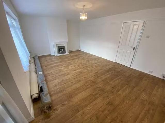 3 bedroom terraced house for rent in Warwick Way, Barry, Vale.