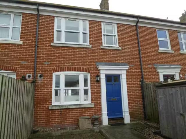 3 bedroom terraced house for rent in West Parade, Hythe, CT21