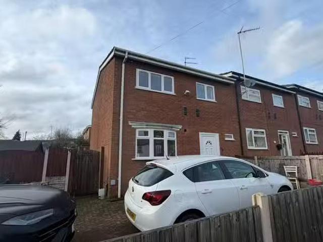 3 bedroom terraced house for rent in Toll End Road, Tipton, DY4