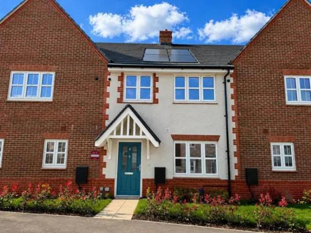 3 bedroom terraced house for sale