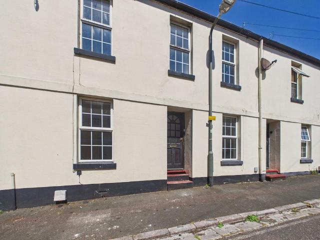 3 bedroom terraced house for sale