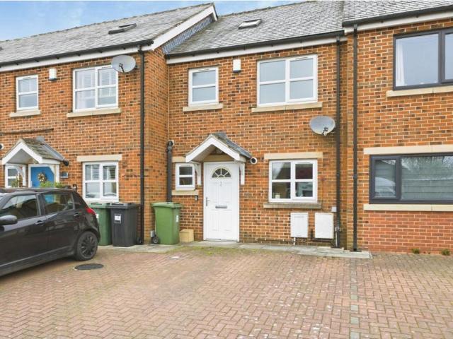 3 bedroom terraced house for sale
