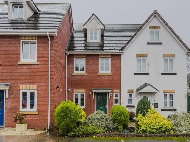 3 bedroom terraced house for sale