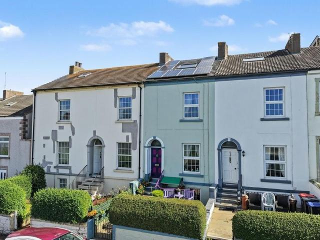 3 bedroom terraced house for sale