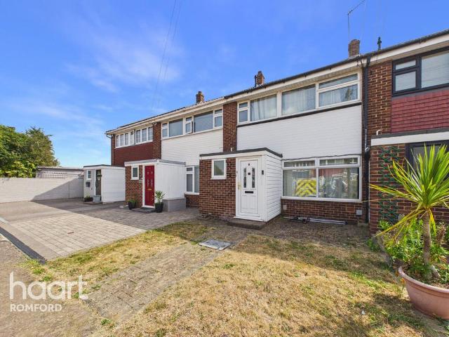 3 bedroom terraced house for sale