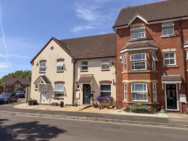 3 bedroom terraced house for sale