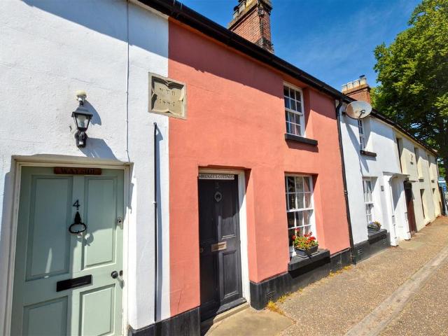 3 bedroom terraced house for sale