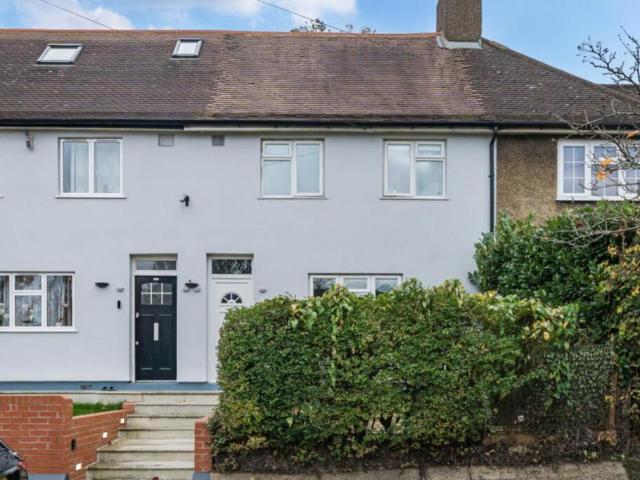 3 bedroom terraced house for sale