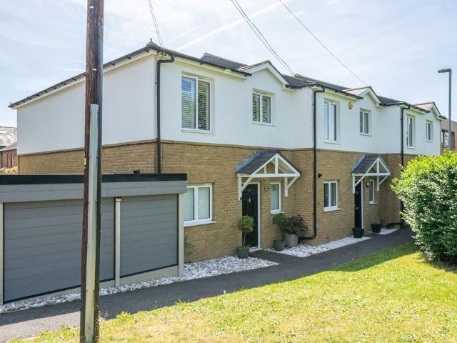3 bedroom mews for sale