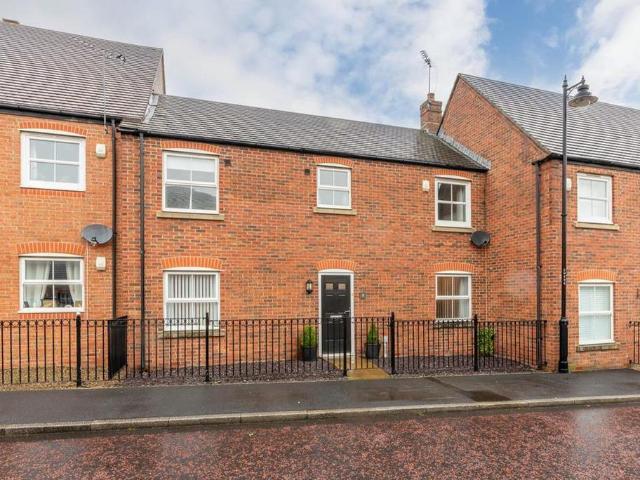 3 bedroom terraced house for sale