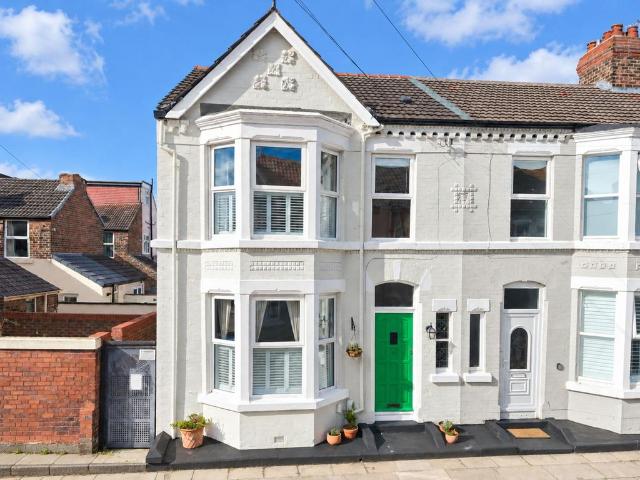 3 bedroom terraced house for sale