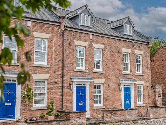 3 bedroom terraced house for sale