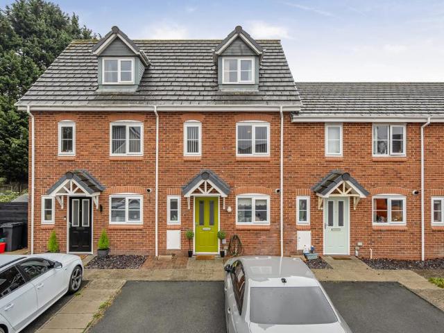 3 bedroom terraced house for sale