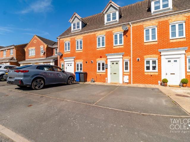 3 bedroom terraced house for sale