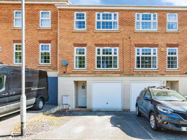3 bedroom terraced house for sale