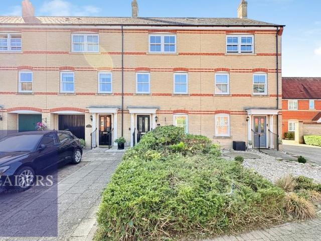 4 bedroom terraced house for sale