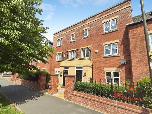 3 bedroom terraced house for sale