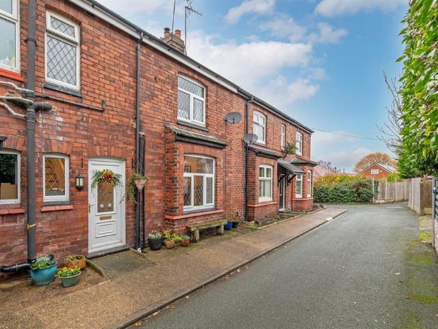 3 bedroom terraced house for sale