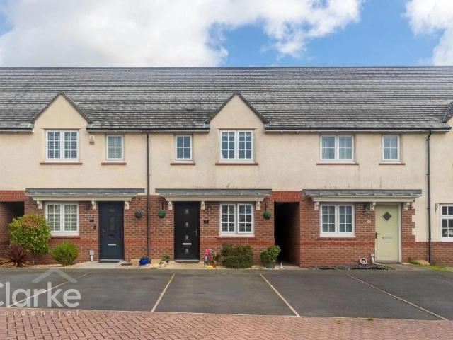 3 bedroom terraced house for sale