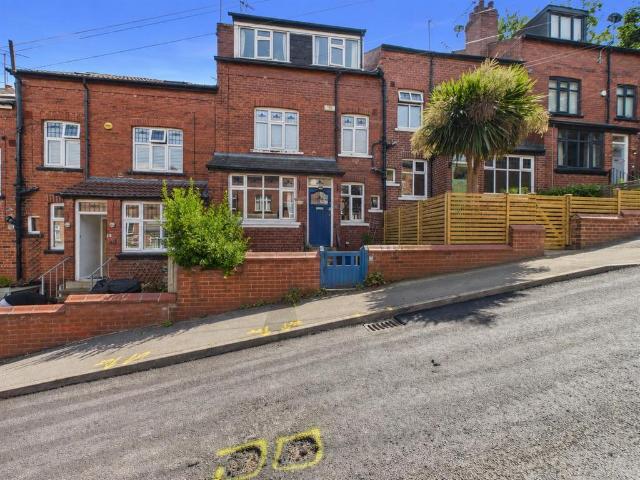 3 bedroom terraced house for sale