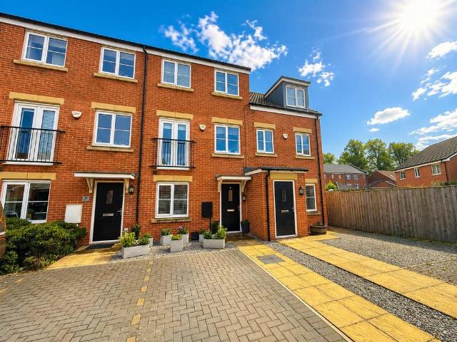 3 bedroom terraced house for sale