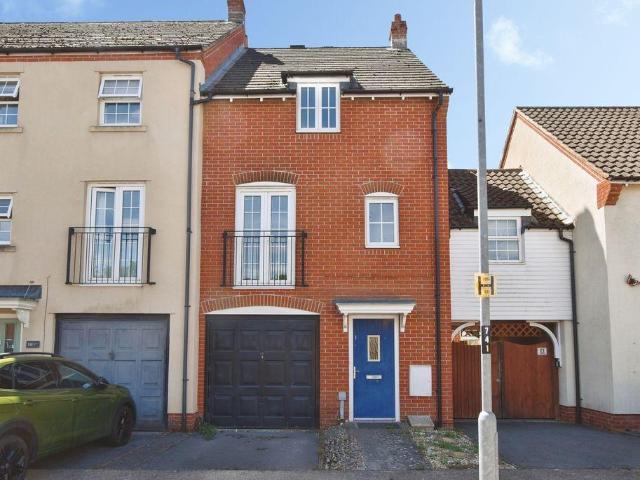 3 bedroom terraced house for sale