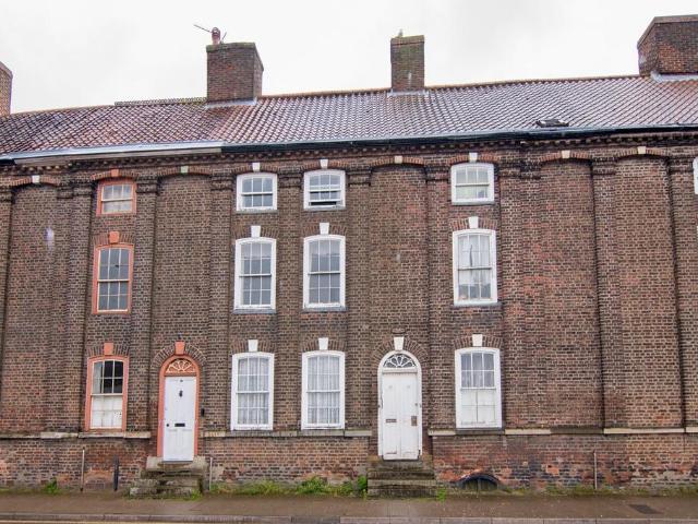 3 bedroom terraced house for sale