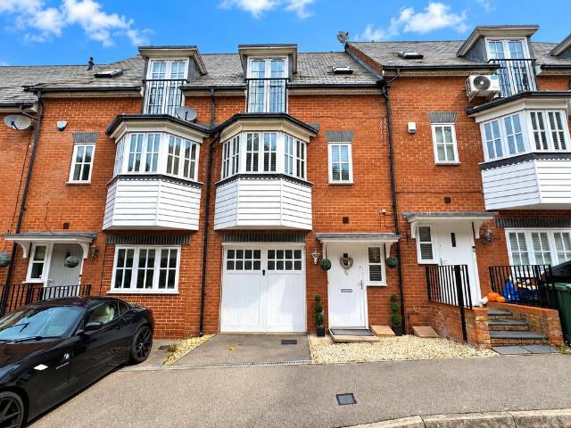 3 bedroom terraced house for sale