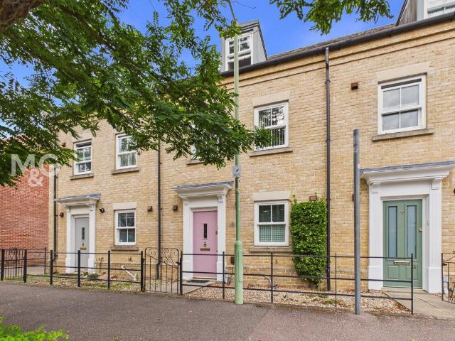 3 bedroom terraced house for sale