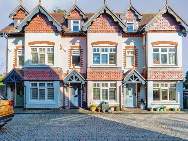 3 bedroom terraced house for sale